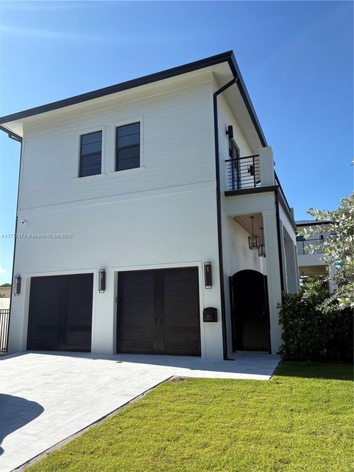 371 E Lakewood Rd, West Palm Beach, FL, 33405-2901 | Card Image