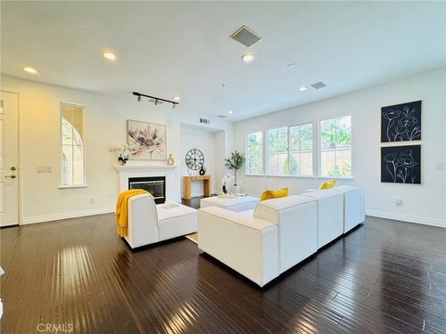 10 Salton, Irvine, CA, 92602-2425 | Card Image