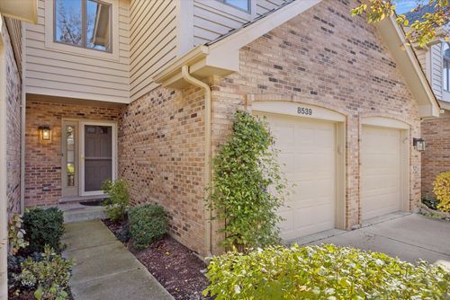 8539 Thistlewood Ct, Darien, IL, 60561-8409 | Card Image