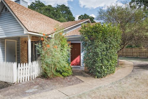 1502-1601 Faro Dr, Austin, TX, 78741-5015 | Card Image