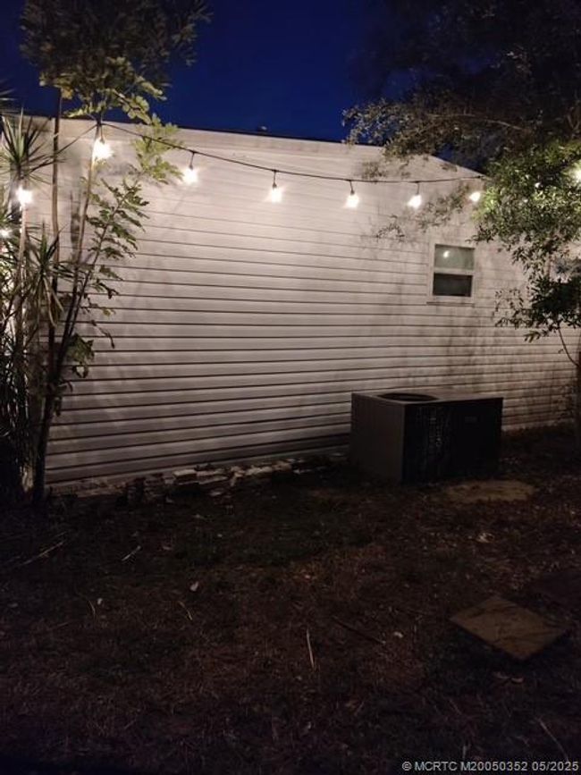 4225 1 St Ct, House other with 2 bedrooms, 2 bathrooms and 1 parking in Lantana FL | Image 5