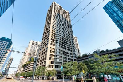 2215 - 55 Harbour Sq, Condo with 2 bedrooms, 1 bathrooms and 1 parking in Toronto ON | Image 1