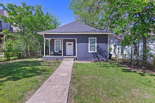 829 W Sears St, Denison, TX, 75020-3241 | Card Image