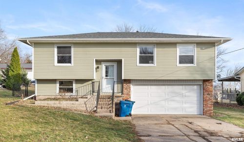 305 Muscatine St, Dixon, IA, 52745-7718 | Card Image