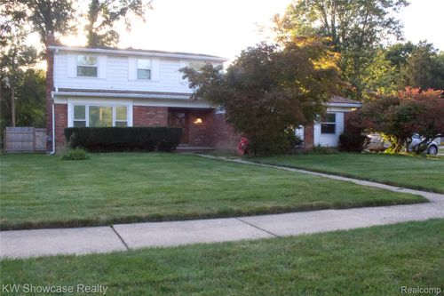 29809 N Bedford St, Southfield, MI, 48076-2271 | Card Image