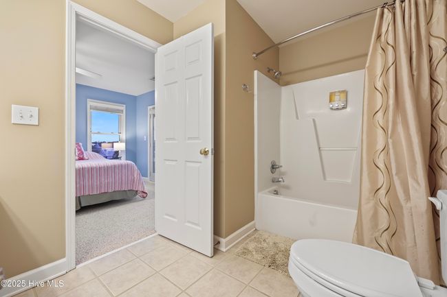 B - 537 Third Ave S, Condo with 4 bedrooms, 5 bathrooms and 1 parking in Kure Beach NC | Image 33