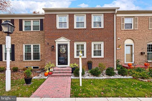 7957 Hidden Bridge Dr, Springfield, VA, 22153-3207 | Card Image