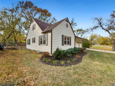 2017 Sw Pembroke Ln, House other with 4 bedrooms, 2 bathrooms and null parking in Topeka KS | Image 2