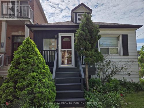4053 Old Dundas St, York, ON, M6S2R5 | Card Image