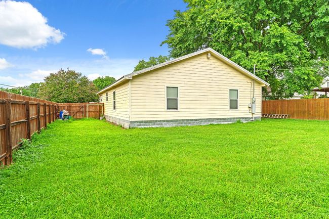 300 Walker St, House other with 3 bedrooms, 2 bathrooms and 1 parking in Smithville TX | Image 19