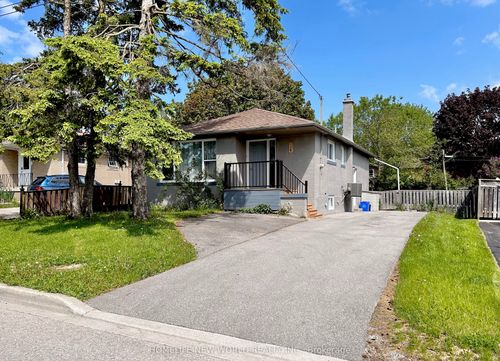 261 Silverbirch Dr, Newmarket, ON, L3Y2Z6 | Card Image