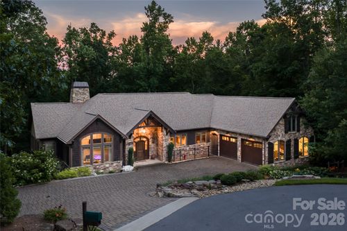 2 Cherokee Orchard Ct, Fairview, NC, 28730-5516 | Card Image