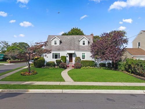 186 Green St, Valley Stream, NY, 11580-5035 | Card Image