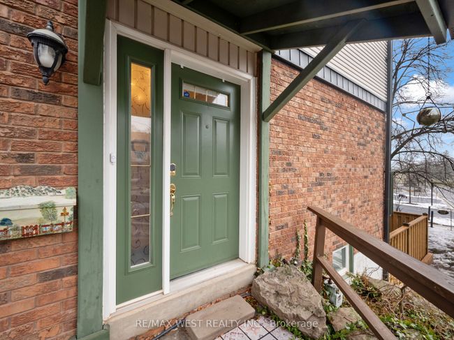 8 - 1564 Kerns Rd, Condo with 4 bedrooms, 2 bathrooms and 2 parking in Burlington ON | Image 4