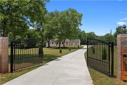 5245 Stonewall Tell Rd, College Park, GA, 30349-2424 | Card Image