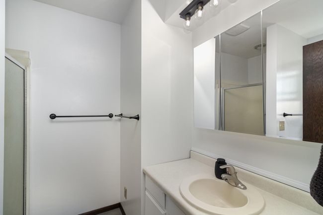 Primary bath. | Image 11