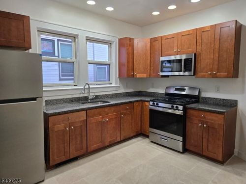 27 Cleveland Ave, Newark, NJ, 07106-3614 | Card Image