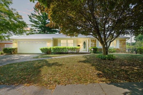 2415 Woodview Dr, Lansing, MI, 48911-1788 | Card Image