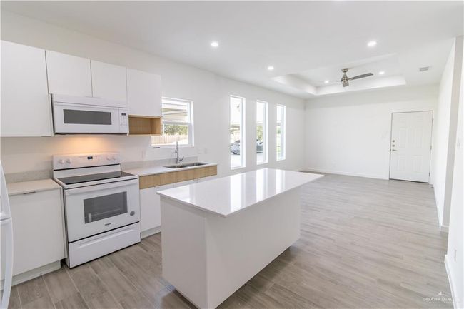 UNIT-4 - 1311 Marcela Dr, Condo with 2 bedrooms, 2 bathrooms and 2 parking in Weslaco TX | Image 6