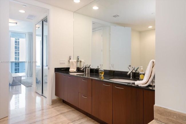 APT-1502 - 15811 Collins Ave, Condo with 3 bedrooms, 4 bathrooms and null parking in Sunny Isles Beach FL | Image 17