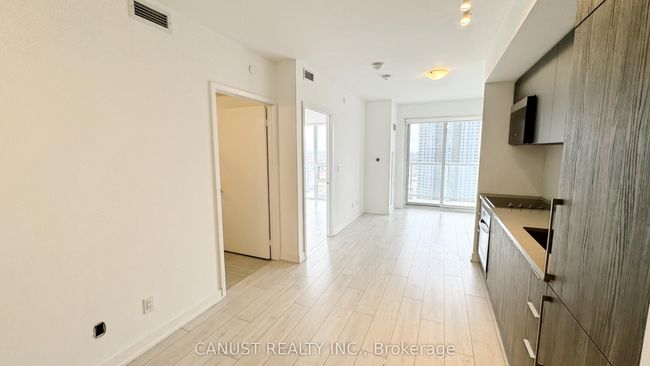 2806 - 2033 Kennedy Rd, Condo with 2 bedrooms, 1 bathrooms and 1 parking in Toronto ON | Image 10