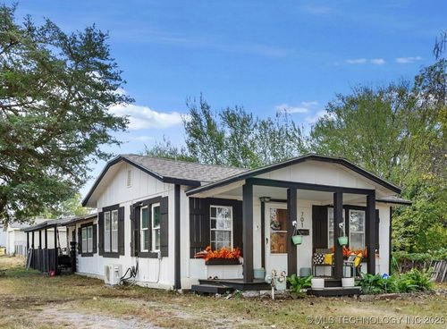 701 S Poplar St, Bristow, OK, 74010-3551 | Card Image