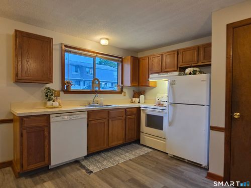 4c-1568 Meriden Rd, Waterbury, CT, 06705-3968 | Card Image