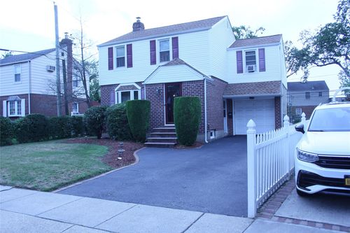 24 Garnet Pl, Elmont, NY, 11003-3632 | Card Image