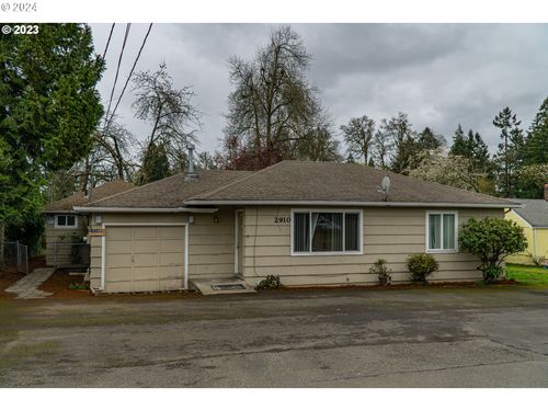 2910 Se Oak Grove Blvd, Milwaukie, OR, 97267-1334 | Card Image