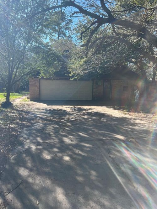 1408 N Main St, Highlands, TX, 77562-2414 | Card Image