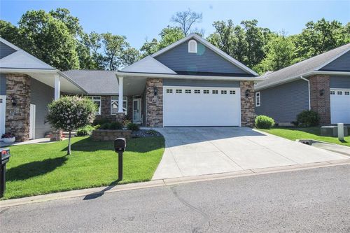 4523 Village Oaks Cir, Eau Claire, WI, 54701-3058 | Card Image