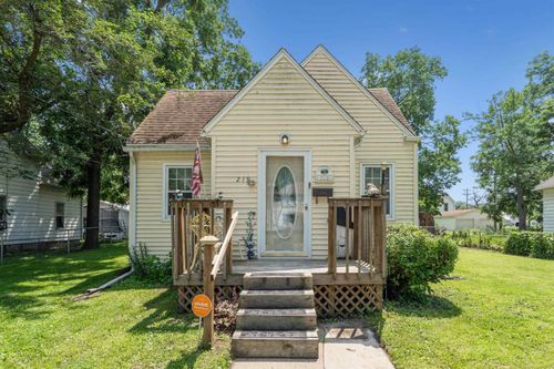 219 Center St, Waterloo, IA, 50703-3611 | Card Image