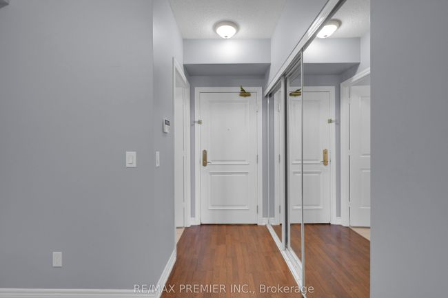 1003 - 9245 Jane St, Condo with 2 bedrooms, 2 bathrooms and null parking in Vaughan ON | Image 4