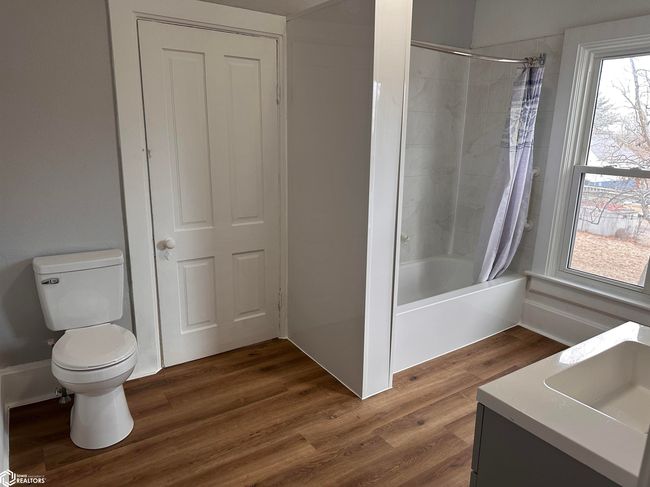211 S Garfield Ave, Home with 3 bedrooms, 2 bathrooms and 2 parking in Burlington IA | Image 17