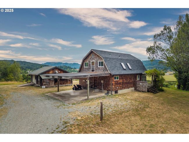 51372 Old Broadbent Rd, House other with 3 bedrooms, 2 bathrooms and 2 parking in Myrtle Point OR | Image 4