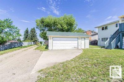 5042 40 St, House other with 4 bedrooms, 3 bathrooms and null parking in Cold Lake AB | Image 2