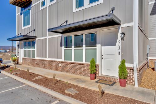 983 Montague Pl, Chattanooga, TN, 37408-2001 | Card Image