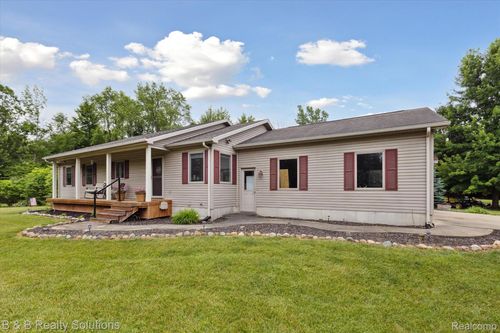 2264 Dodds Rd, North Branch, MI, 48461-8766 | Card Image