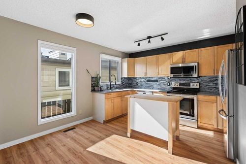 4-1918 24a St Sw, Calgary, AB, T3E1V3 | Card Image