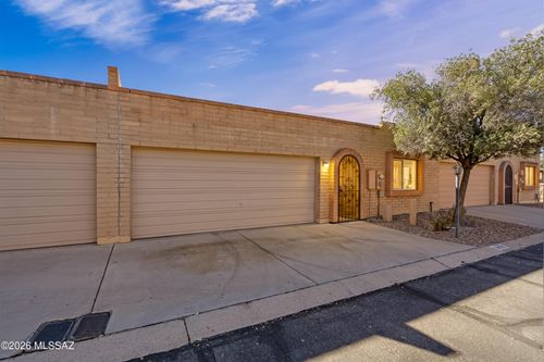 9056 E Calle Norlo, Tucson, AZ, 85710-7300 | Card Image
