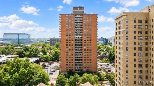 8d-4466 W Pine Boulevard, St Louis, MO, 63108 | Card Image