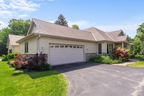 7062 S Fieldstone Court, Franklin, WI, 53132 | Card Image