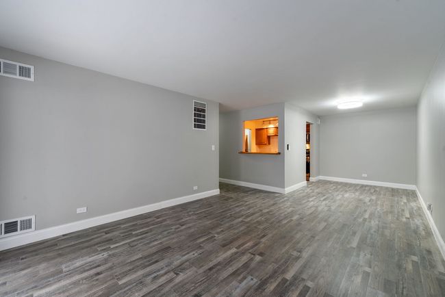 APT-102 - 5300 Carriageway Dr, Condo with 2 bedrooms, 1 bathrooms and 2 parking in Rolling Meadows IL | Image 4