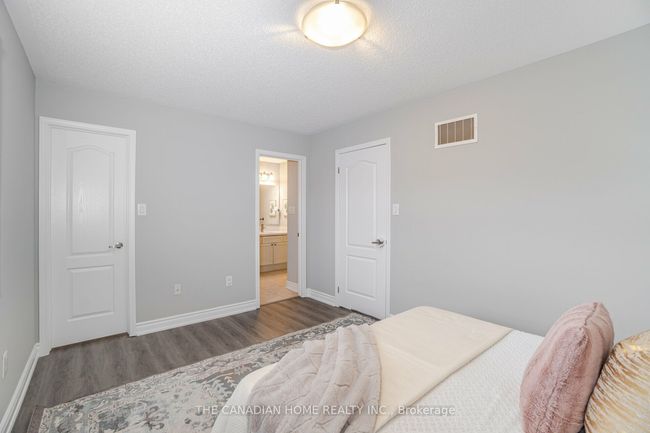 920 Mctrach Cres, House attached with 3 bedrooms, 3 bathrooms and 1 parking in Milton ON | Image 23
