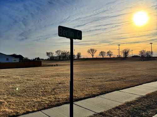 414 Berlin Cir, Marshall, MN, 56258-3155 | Card Image