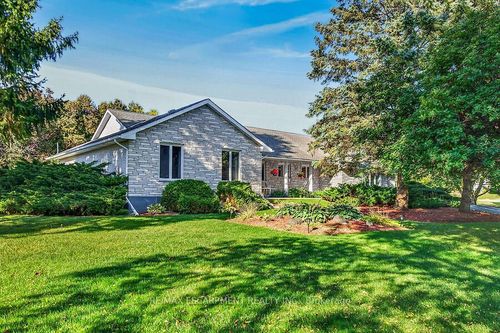 2 Karendale Cres, Freelton, ON, L8B0Z6 | Card Image