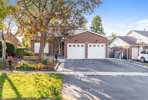 main-upper-64 Burden Crescent, Ajax, ON, L1S3T8 | Card Image