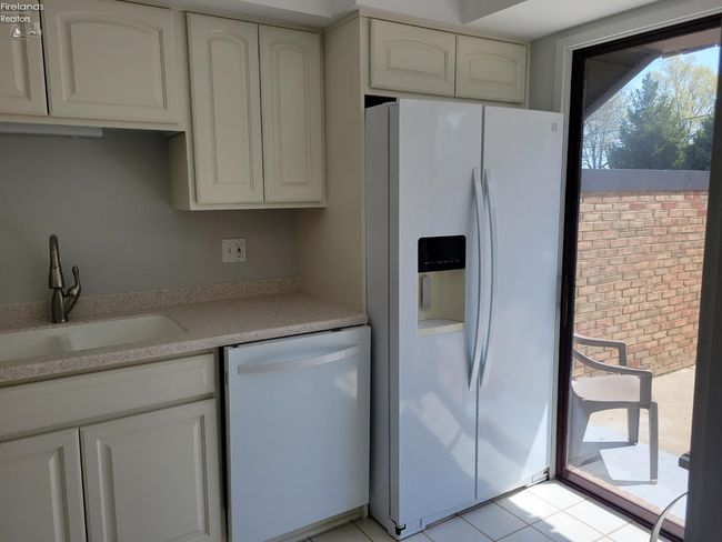 APT-4 - 1110 By The Shores Dr, Condo with 2 bedrooms, 2 bathrooms and 1 parking in Huron OH | Image 7