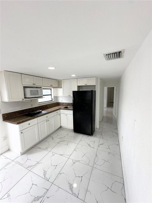 2-3331 Nw 18th Ter, Miami, FL, 33125-1005 | Card Image