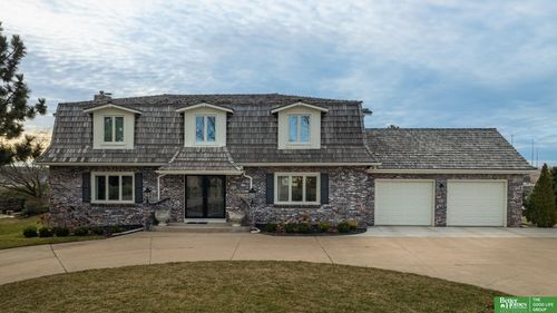 9944 Devonshire Dr, Omaha, NE, 68114-3852 | Card Image